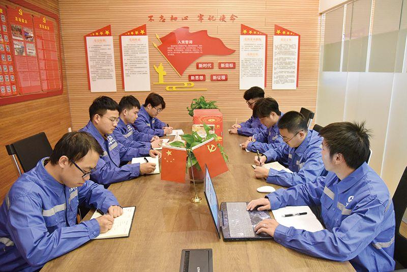 远景目标催人奋进 凝心聚力坚韧前行——mk体育基层单位学习宣贯党的十九届五中全会精神掠影