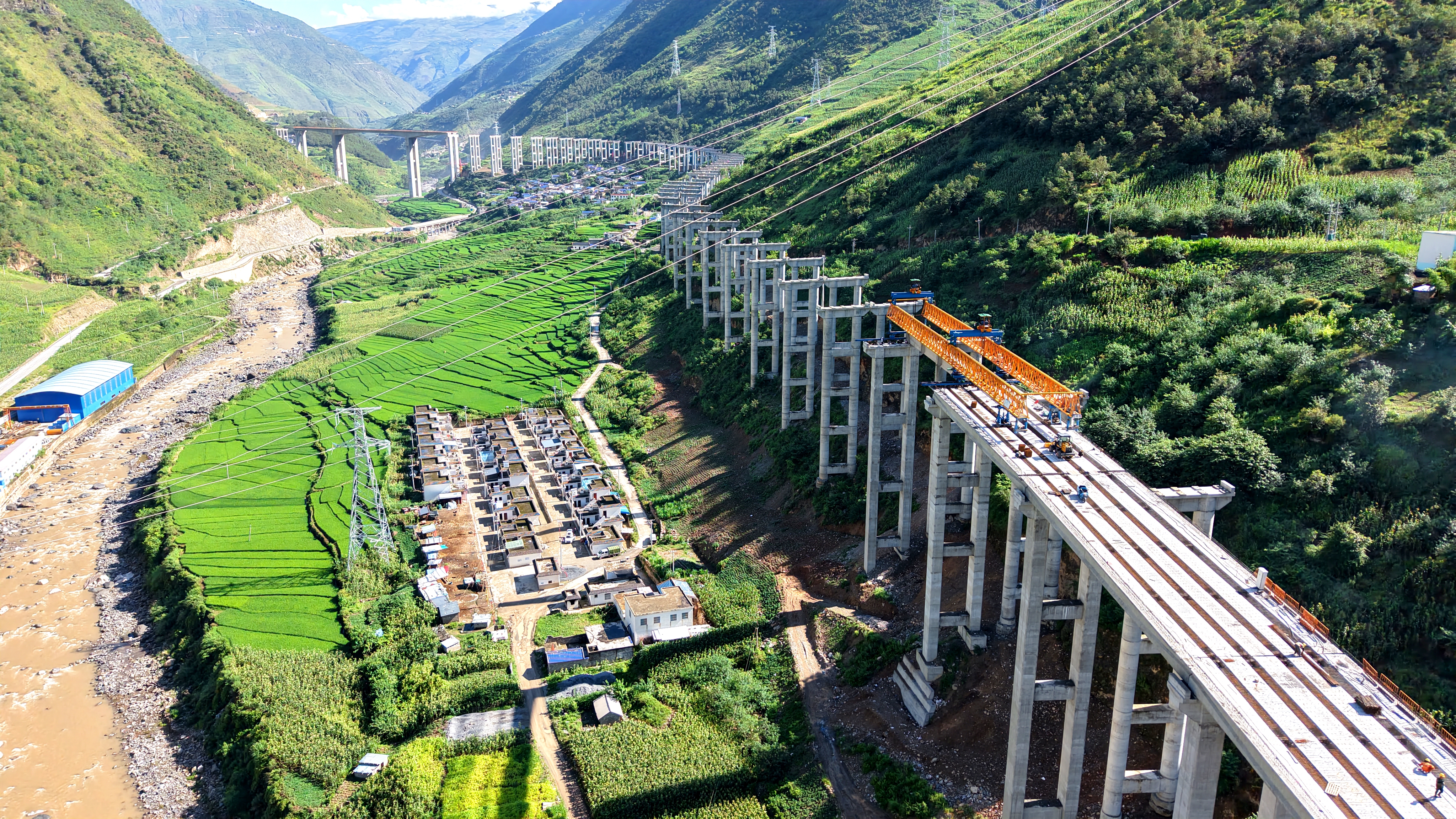 西昭高速公路SG4标项目架梁完成